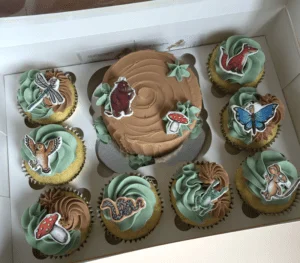 A cake created by an Edible Cake Toppers customer
