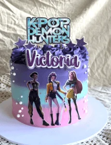 A cake created by an Edible Cake Toppers customer