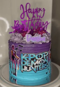 A cake created by an Edible Cake Toppers customer