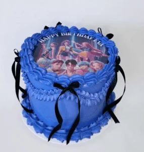 A cake created by an Edible Cake Toppers customer