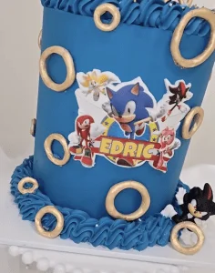A cake created by an Edible Cake Toppers customer