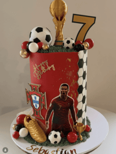 A cake created by an Edible Cake Toppers customer